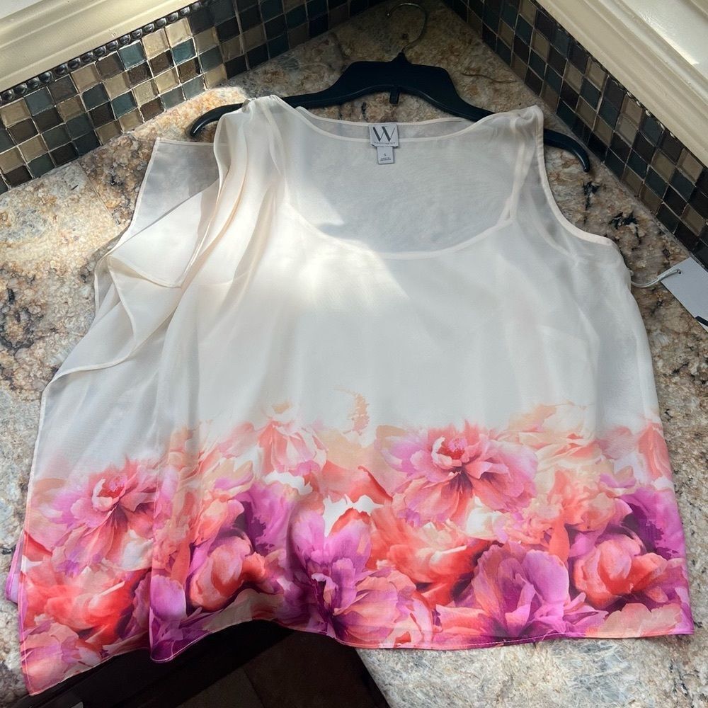 NWT Floral Spring Sheer Top - Picture 2 of 4